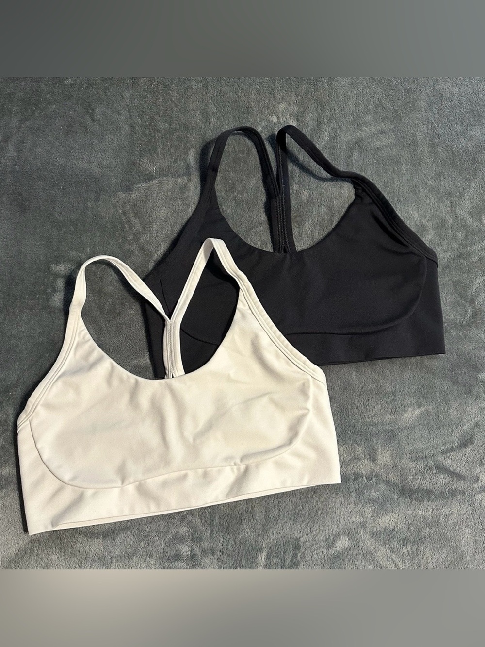 Under Armour women’s Motion Bralette sports bras- size large